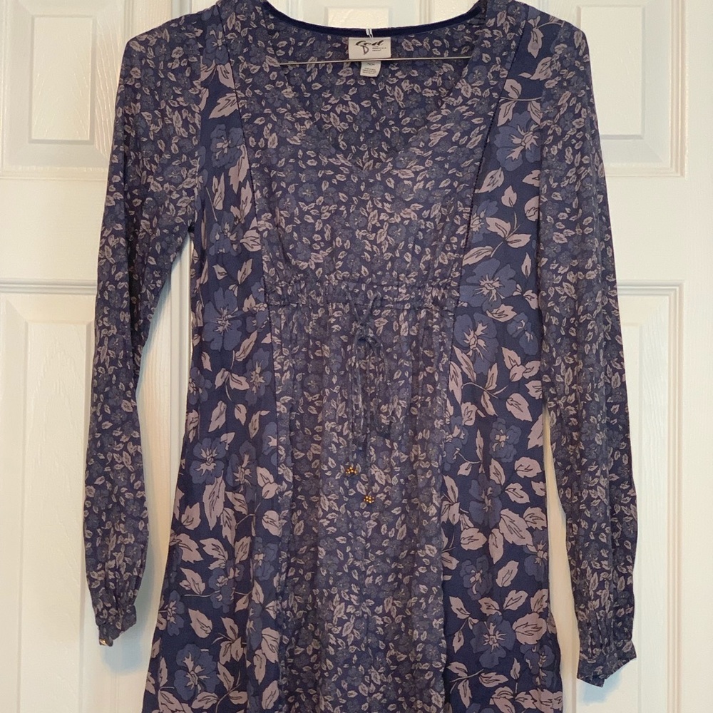 Lightweight maternity top with empire waist & tie